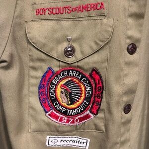 Vintage (1960’s) button up Boy Scout uniform w/rad vintage patches!
